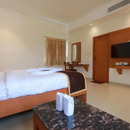 Hotel Ashok Palace Karūr Kültér fotó