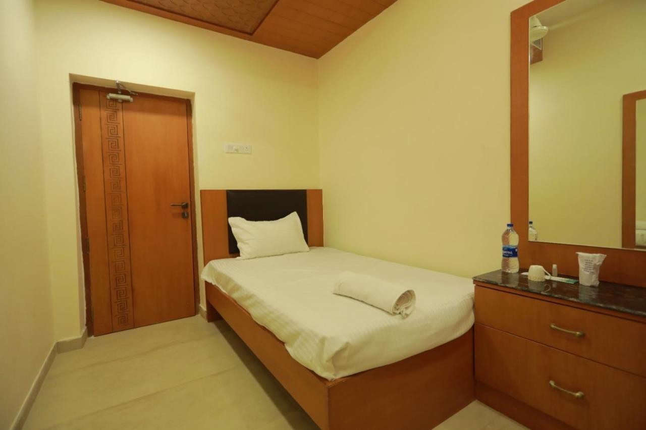 Hotel Ashok Palace Karūr Kültér fotó