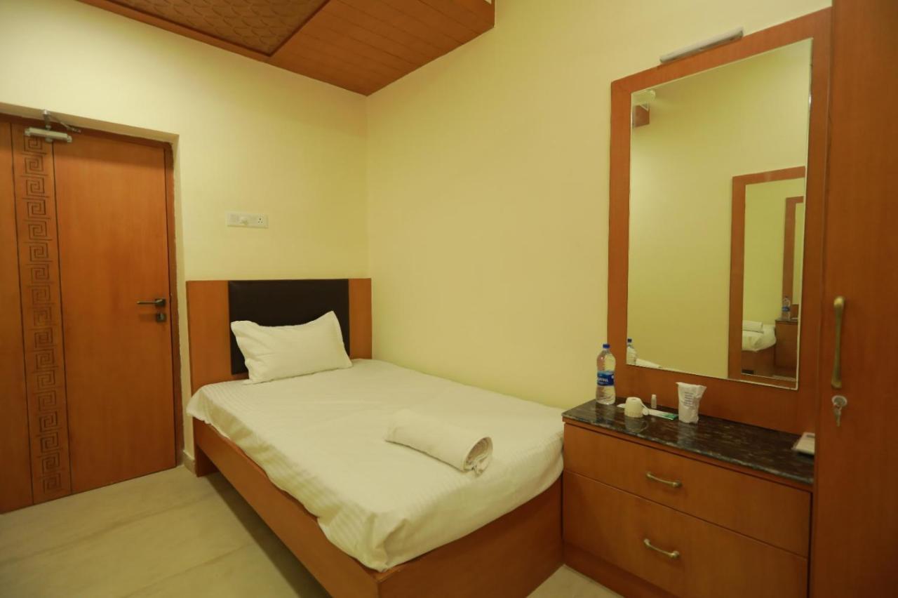 Hotel Ashok Palace Karūr Kültér fotó