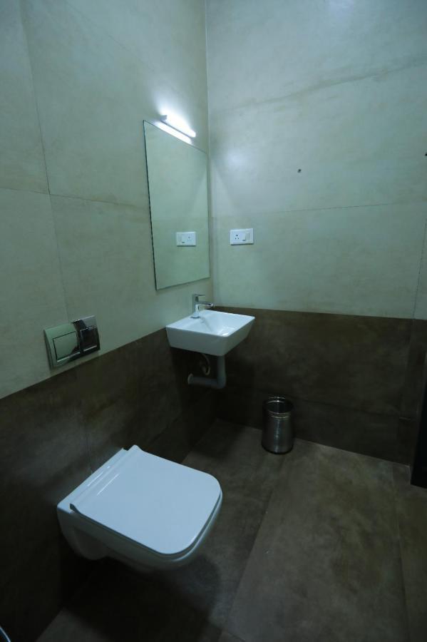Hotel Ashok Palace Karūr Kültér fotó