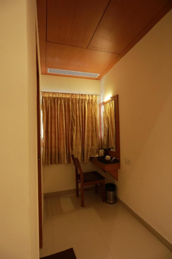 Hotel Ashok Palace Karūr Kültér fotó