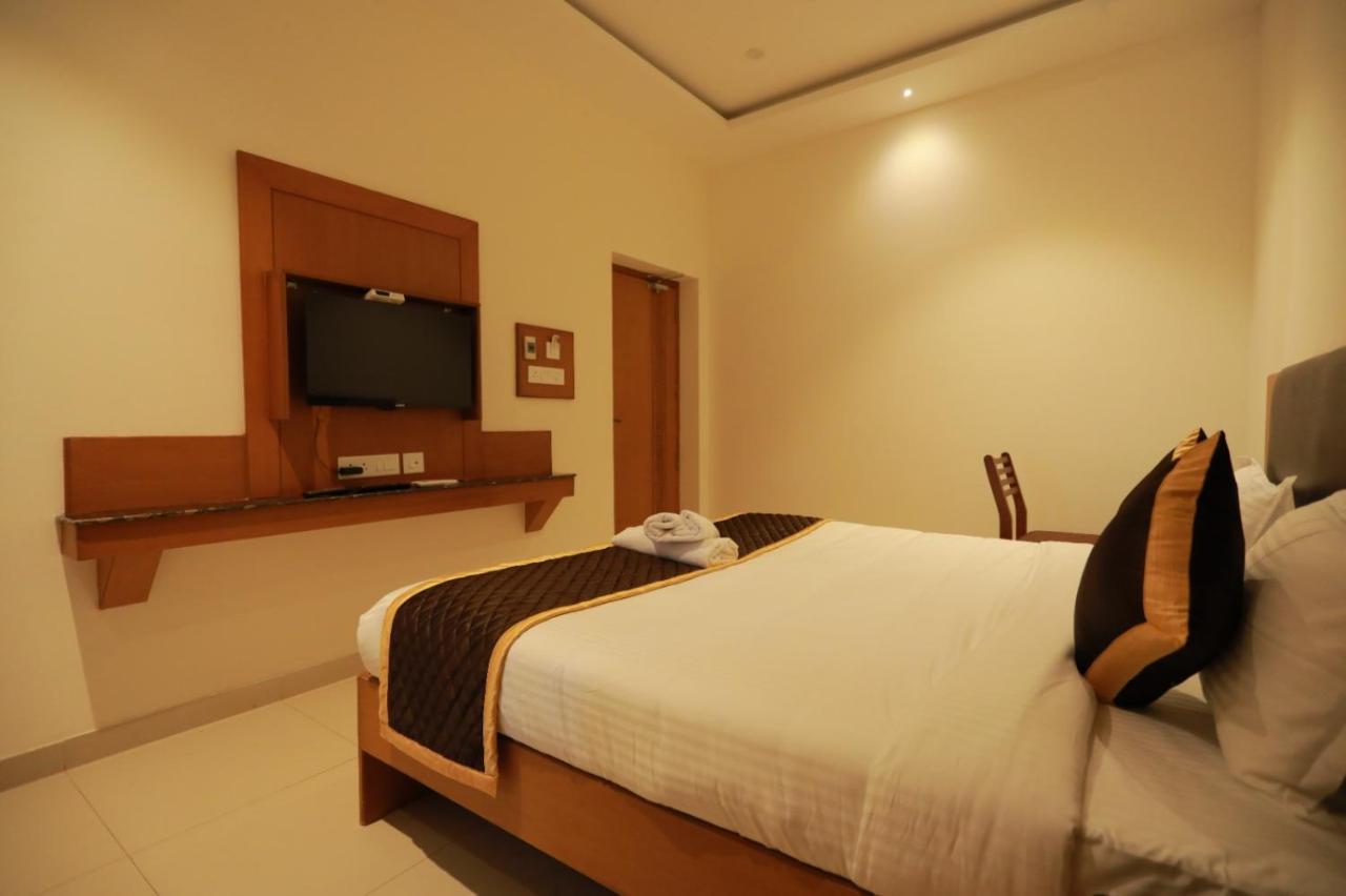 Hotel Ashok Palace Karūr Kültér fotó